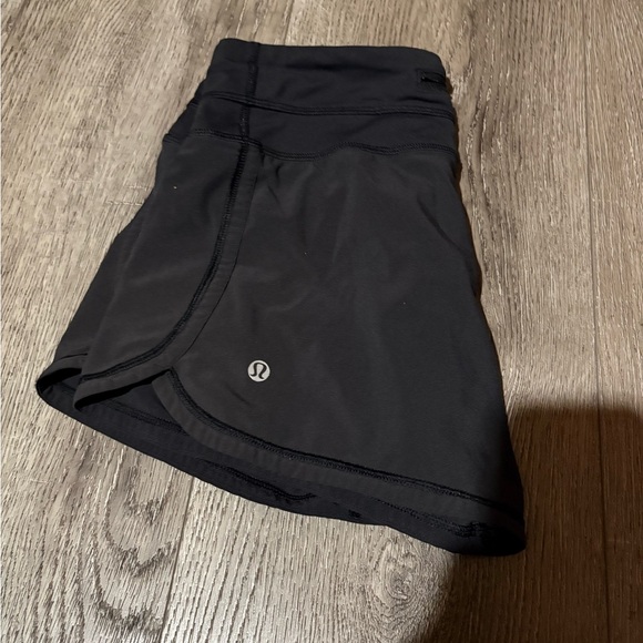 lululemon athletica Women's Black Groovy Run Short 4 - Picture 4 of 6